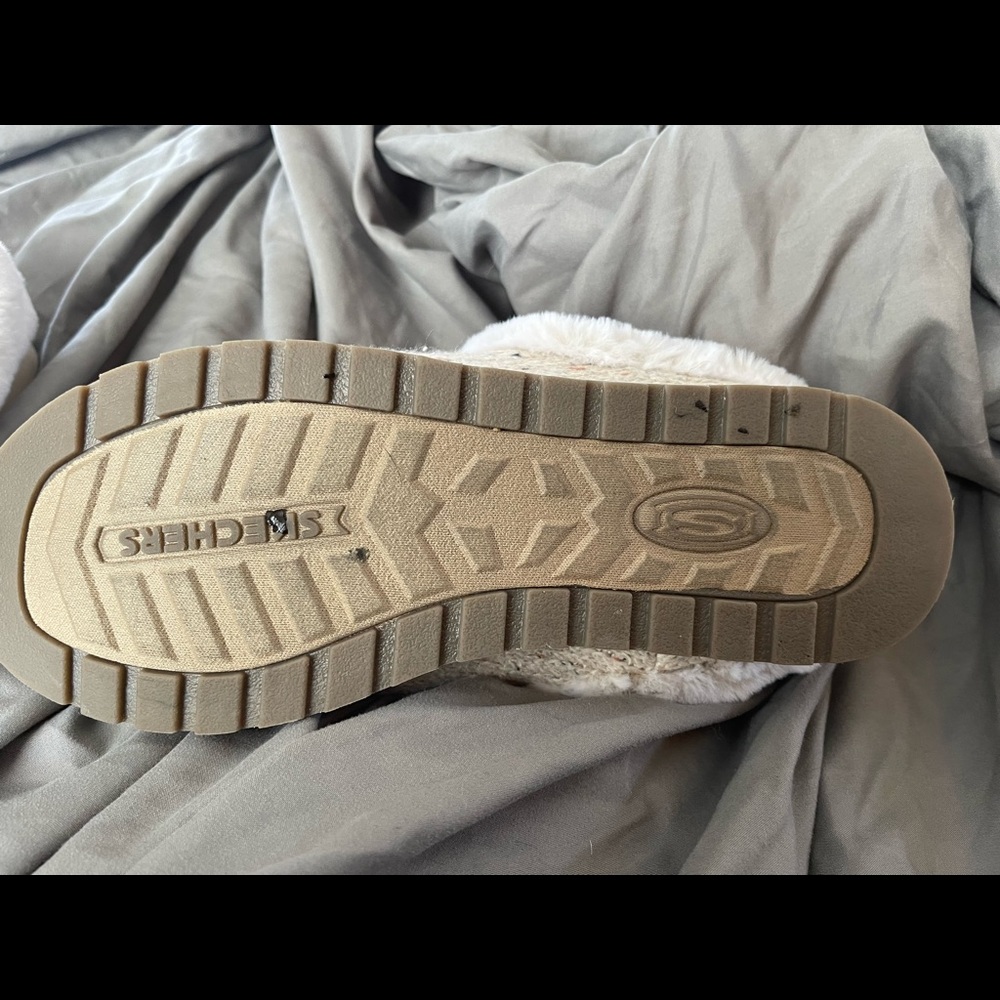 Sketcher Bob’s Memory Foam Slippers Size 9 - image 3
